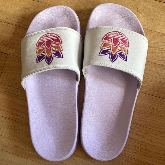 Women's size 8 Adidas adilette lite w - Picture 1 of 4